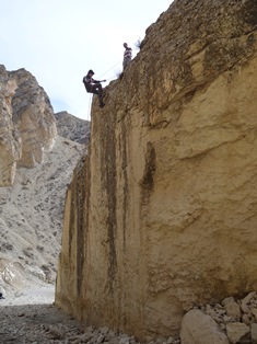 آموزش صخره نوردی به گروه کوهنوردی شبکه بهداشت و درمان شیروان